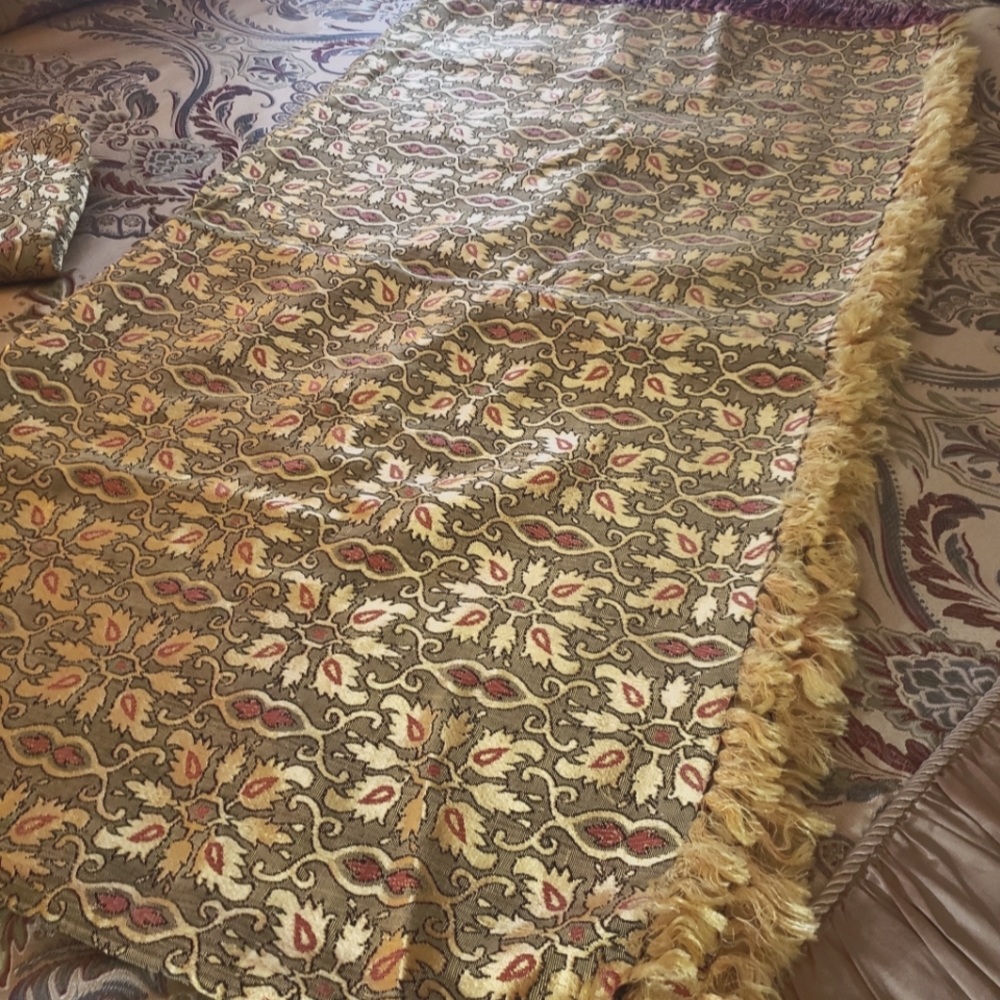 Comforter Set - Picture 3 of 7